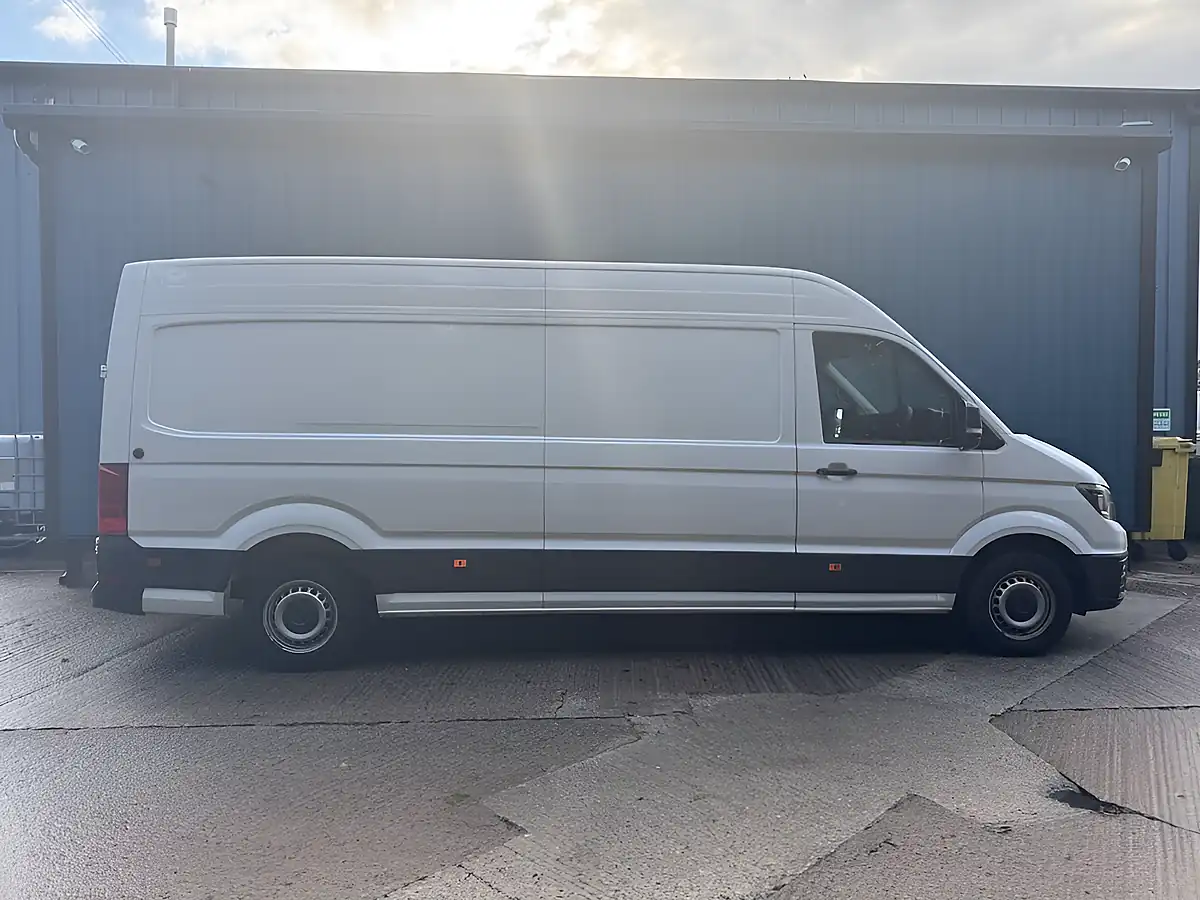 Used 2018 Volkswagen Crafter Trendline White - Interior and Exterior details 4