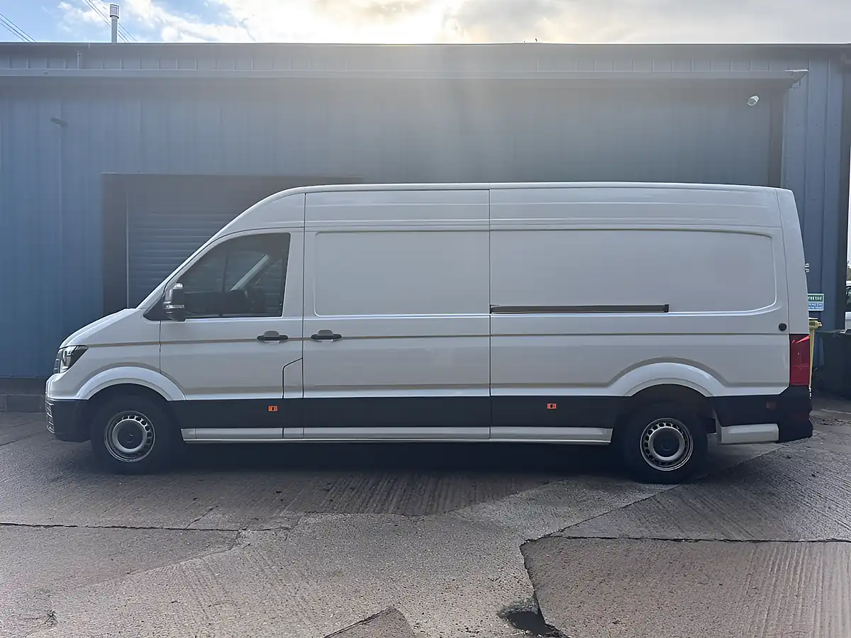 Used 2018 Volkswagen Crafter Trendline White - Interior and Exterior details 8