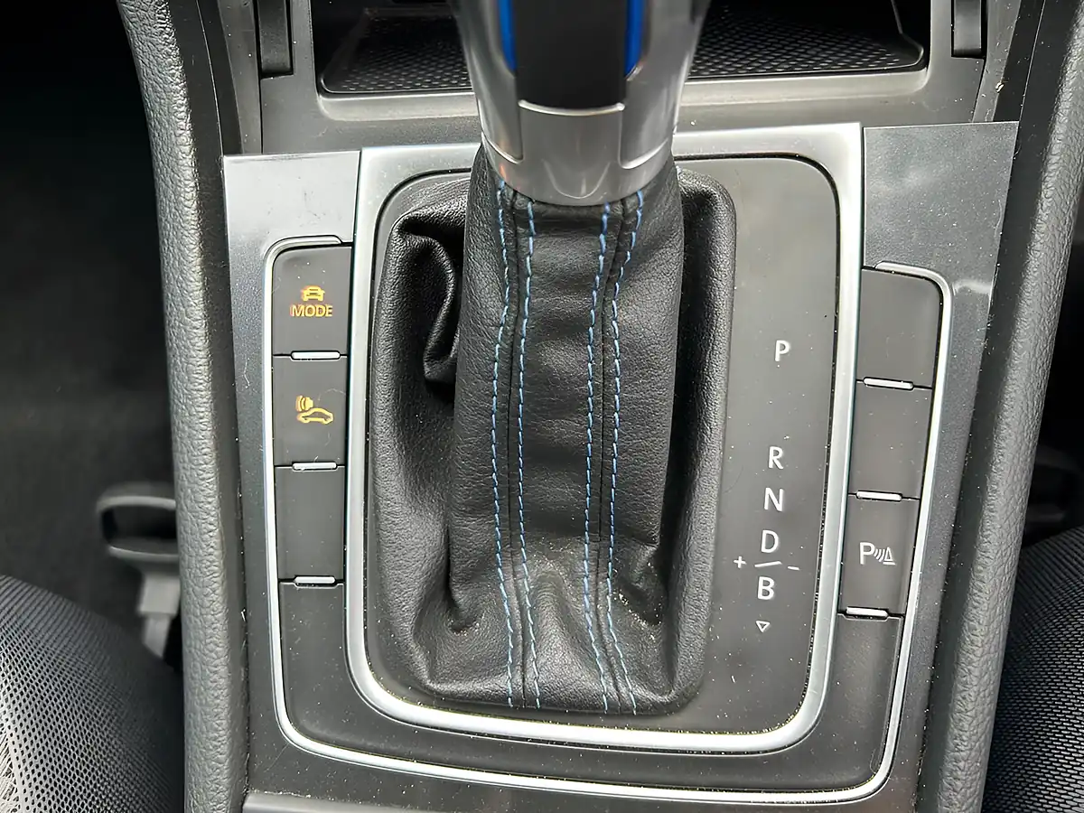 Used 2018 Volkswagen E-Golf Auto Black - Interior and Exterior details 13