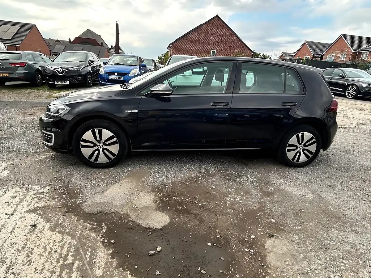 Used 2018 Volkswagen E-Golf Auto Black - Interior and Exterior details 8