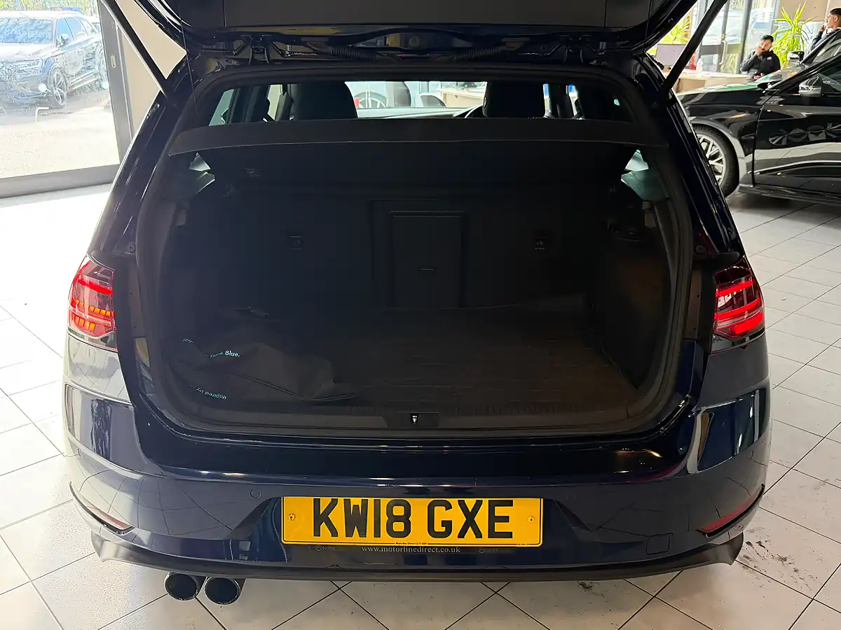 Used 2018 Volkswagen Golf Advance Blue - Interior and Exterior details 10