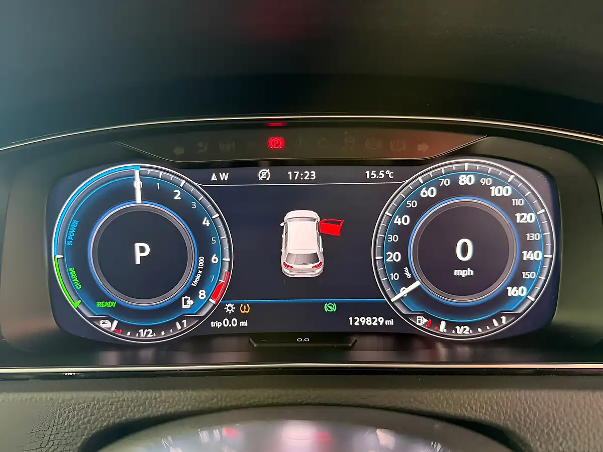 Used 2018 Volkswagen Golf Advance Blue - Interior and Exterior details 18