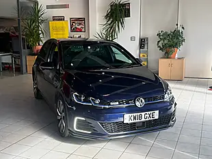 Used 2018 Volkswagen Golf Advance Blue - Interior and Exterior details 2