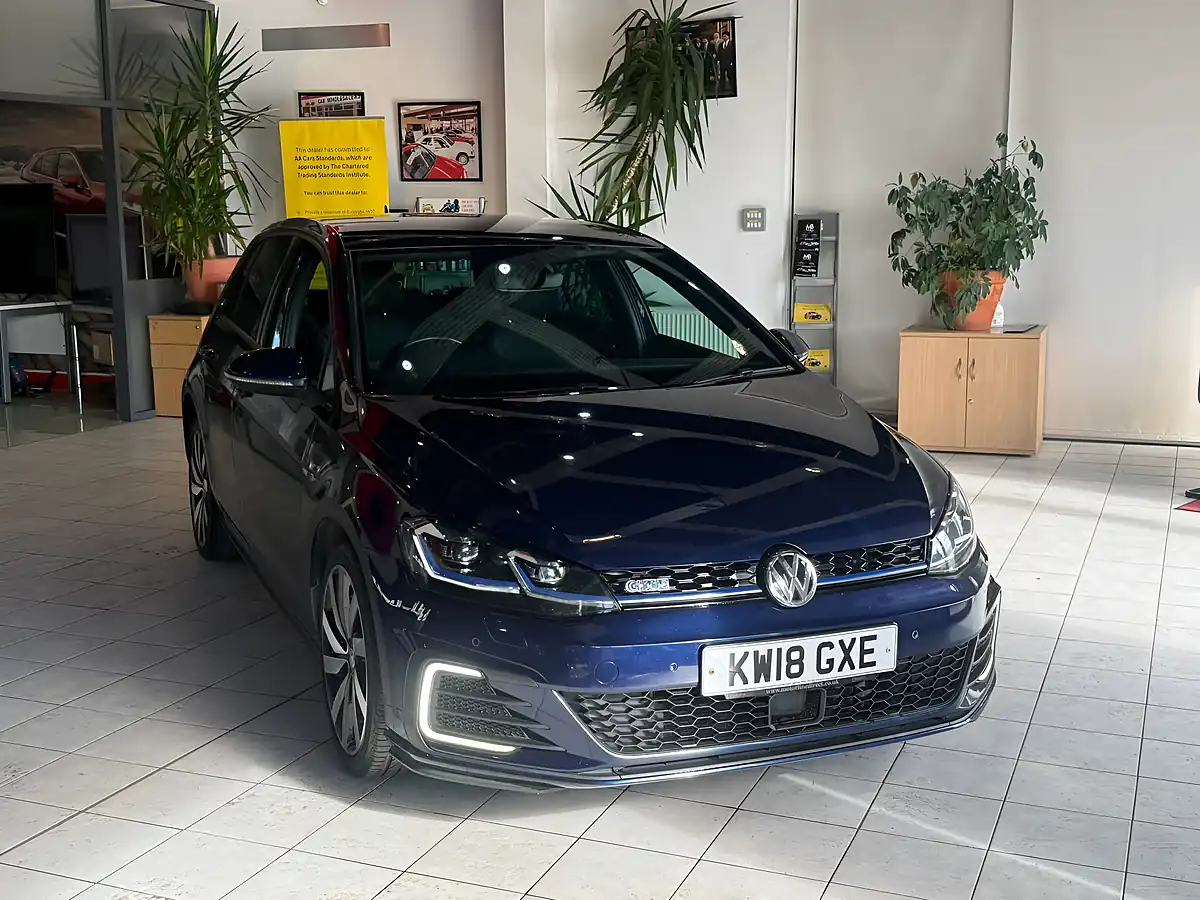 Used 2018 Volkswagen Golf Advance Blue - Interior and Exterior details 2