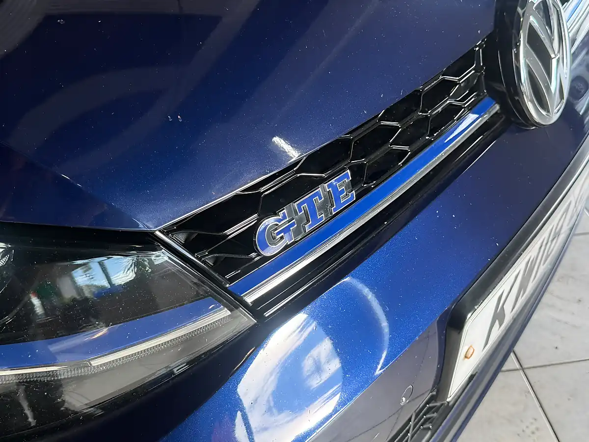 Used 2018 Volkswagen Golf Advance Blue - Interior and Exterior details 4