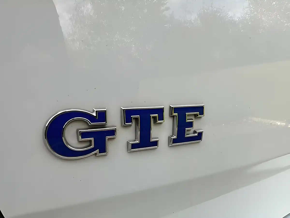 Used 2018 Volkswagen Golf Advance White - Interior and Exterior details 16