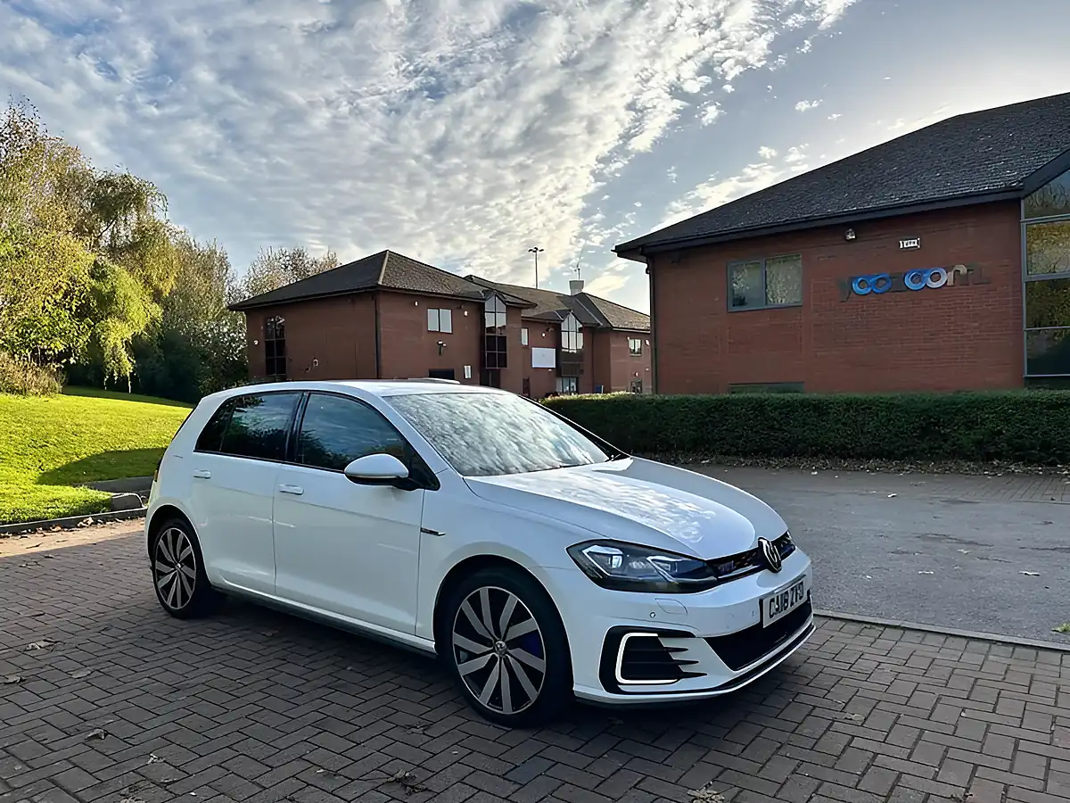 Used 2018 Volkswagen Golf Advance White - Interior and Exterior details 2