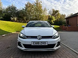 Used 2018 Volkswagen Golf Advance White - Interior and Exterior details 3