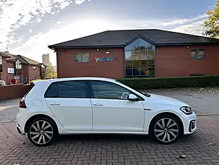 Used 2018 Volkswagen Golf Advance White - Interior and Exterior details 4