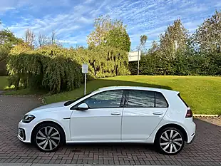 Used 2018 Volkswagen Golf Advance White - Interior and Exterior details 6