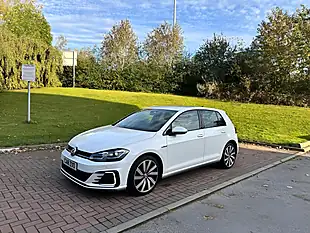 Used 2018 Volkswagen Golf Advance White - Interior and Exterior details 8