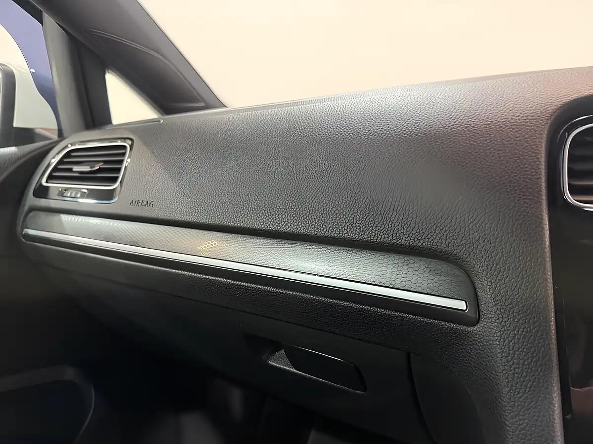Used 2018 Volkswagen Golf Advance White - Interior and Exterior details 16