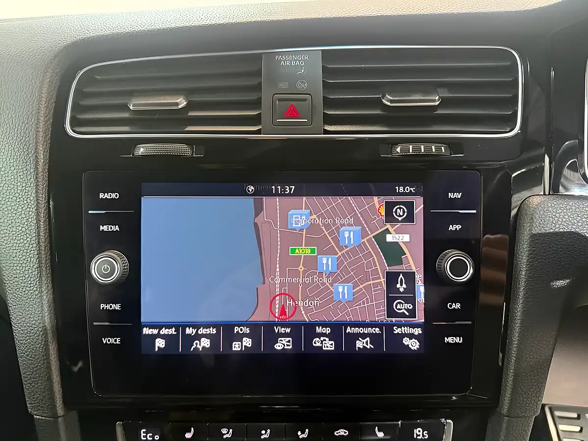 Used 2018 Volkswagen Golf Advance White - Interior and Exterior details 19