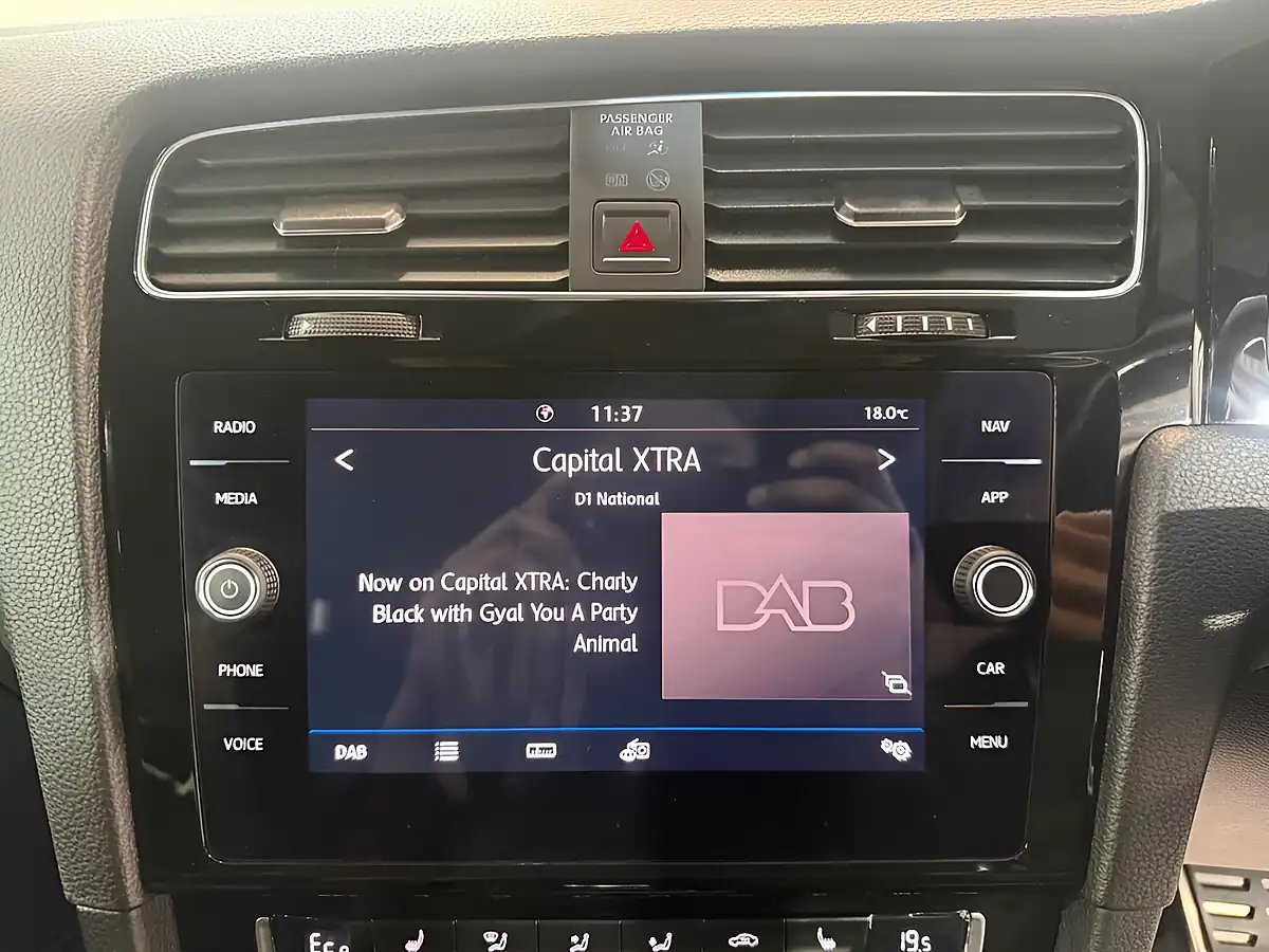 Used 2018 Volkswagen Golf Advance White - Interior and Exterior details 20