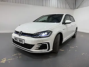 Used 2018 Volkswagen Golf Advance White - Interior and Exterior details 3
