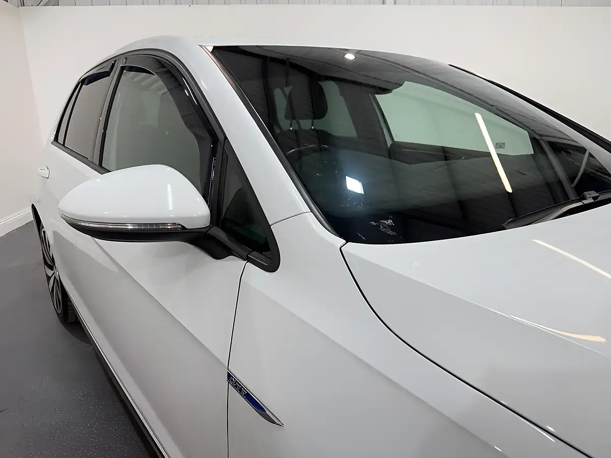 Used 2018 Volkswagen Golf Advance White - Interior and Exterior details 6