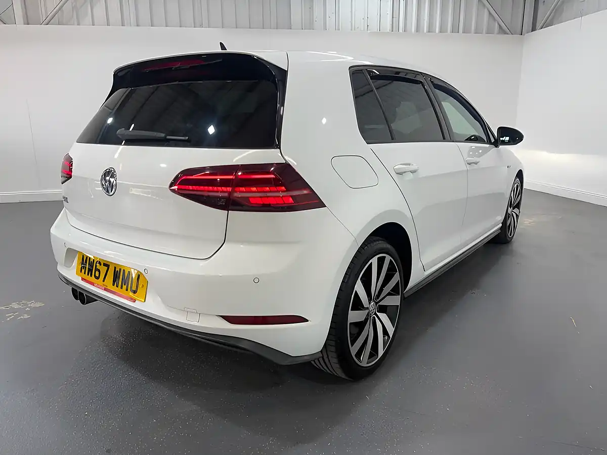 Used 2018 Volkswagen Golf Advance White - Interior and Exterior details 8