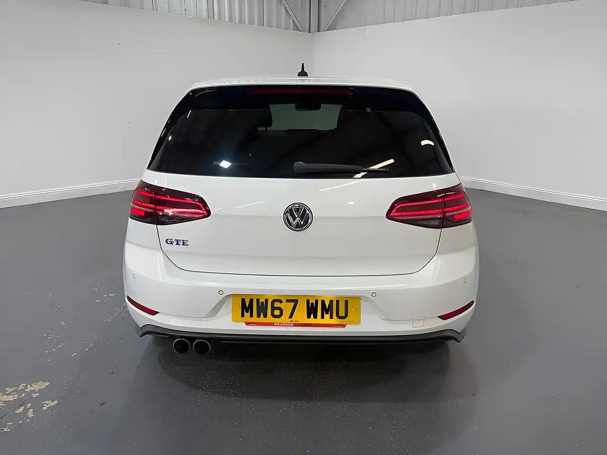 Used 2018 Volkswagen Golf Advance White - Interior and Exterior details 9