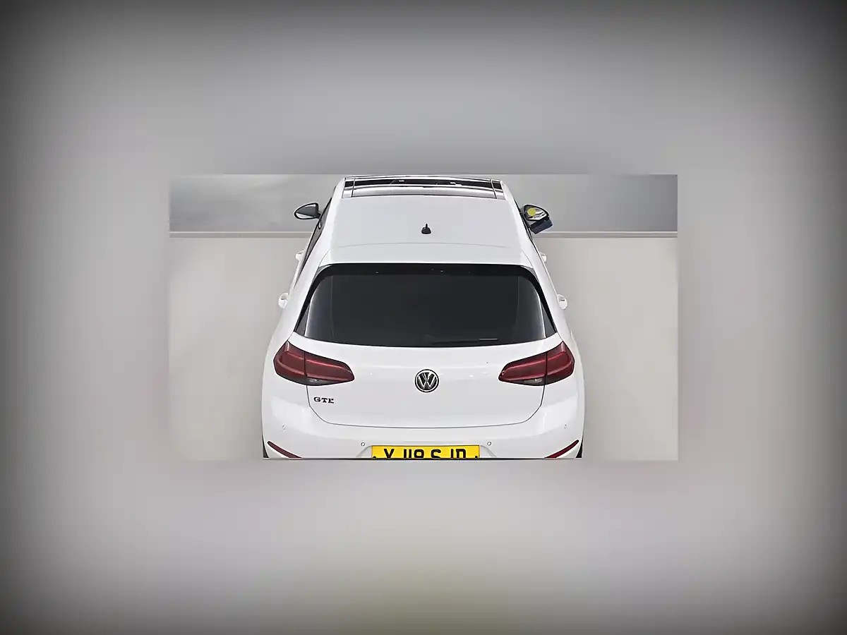Used 2018 Volkswagen Golf Advance White - Interior and Exterior details 2