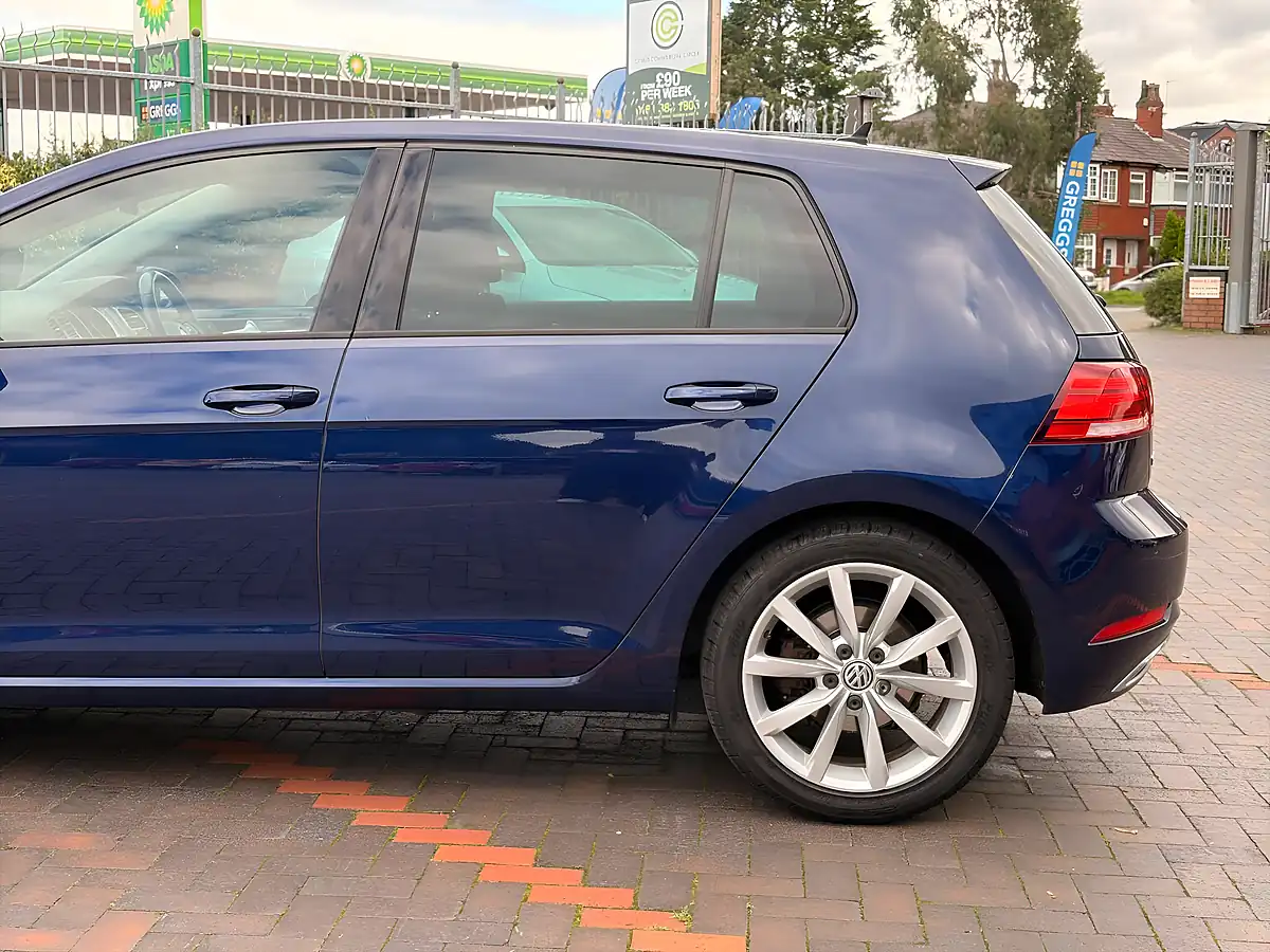 Used 2018 Volkswagen Golf GT Blue - Interior and Exterior details 12