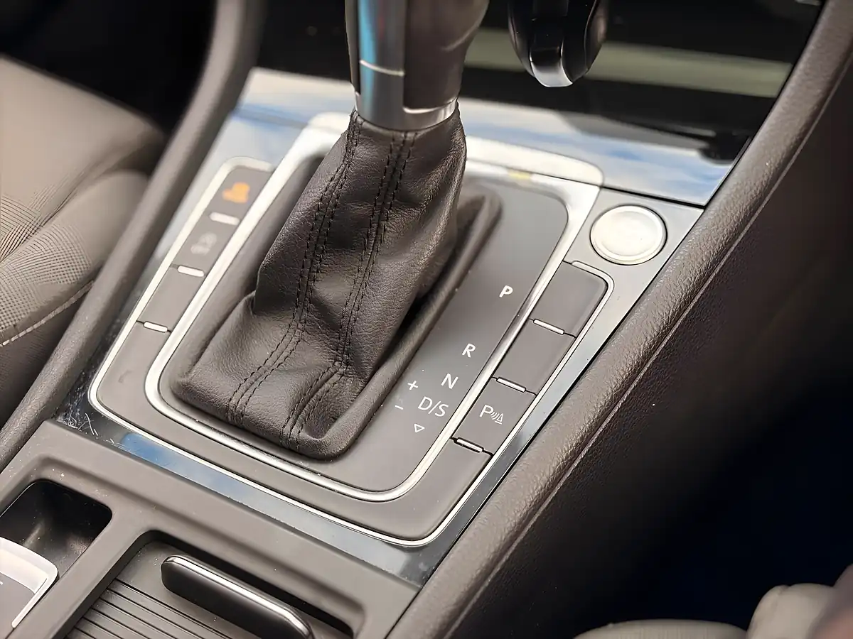 Used 2018 Volkswagen Golf GT Blue - Interior and Exterior details 19