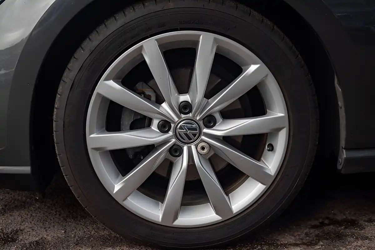 Used 2018 Volkswagen Golf GT Indium Grey - Interior and Exterior details 11