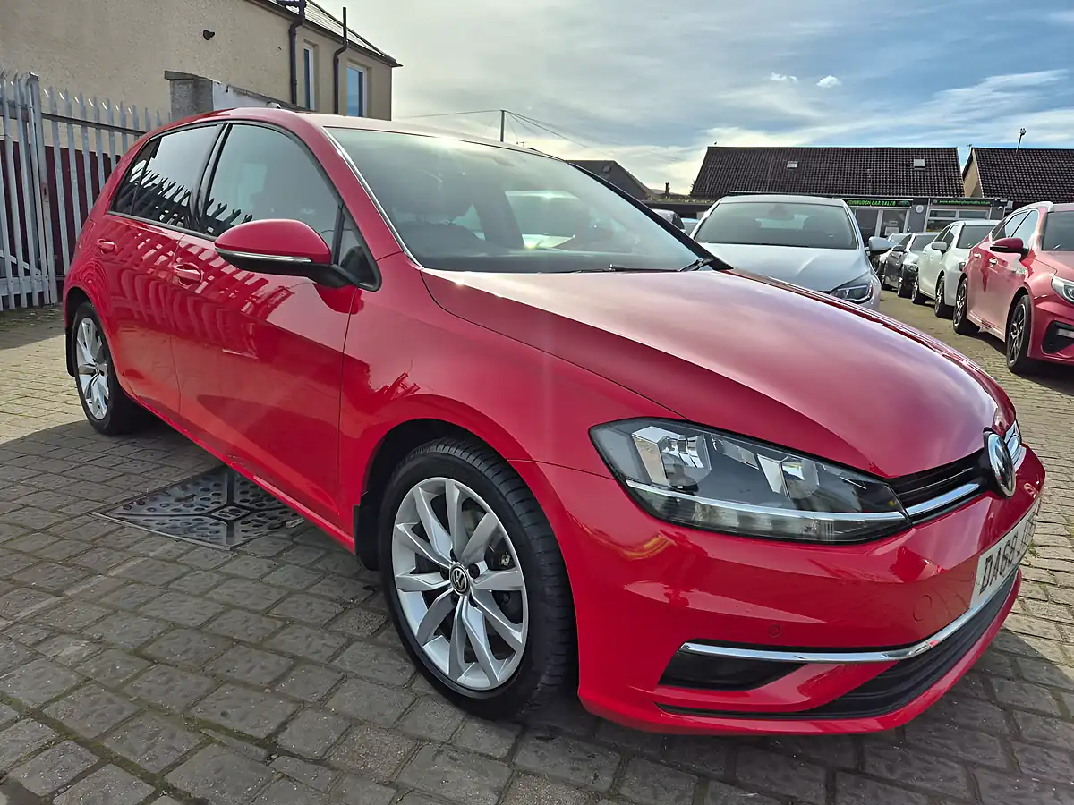 Used 2018 Volkswagen Golf GT Red - Front View