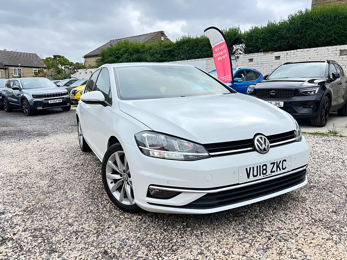 Used 2018 Volkswagen Golf GT White - Interior and Exterior details 8