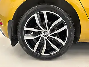 Used 2018 Volkswagen Golf GT Yellow - Interior and Exterior details 10