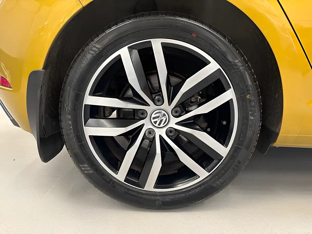 Used 2018 Volkswagen Golf GT Yellow - Interior and Exterior details 10