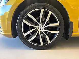 Used 2018 Volkswagen Golf GT Yellow - Interior and Exterior details 9