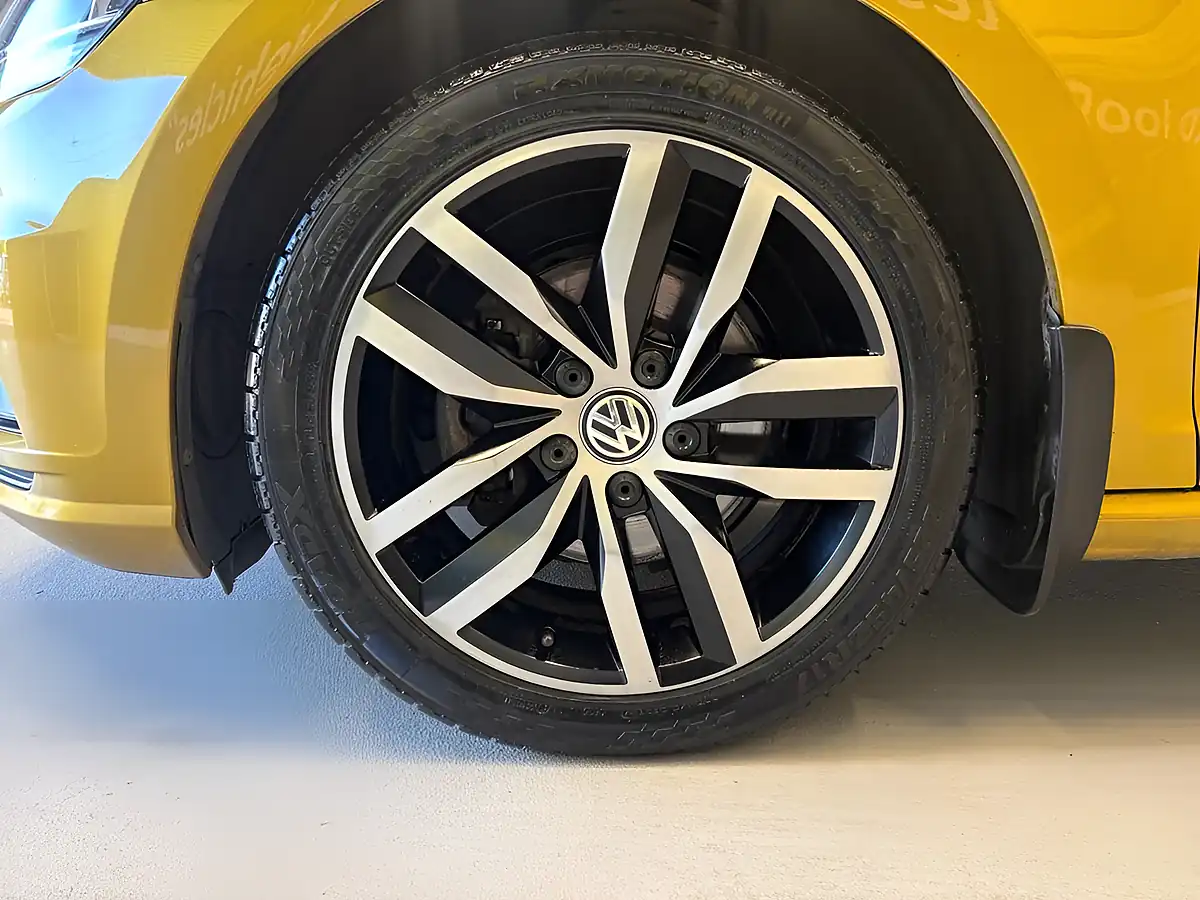 Used 2018 Volkswagen Golf GT Yellow - Interior and Exterior details 9