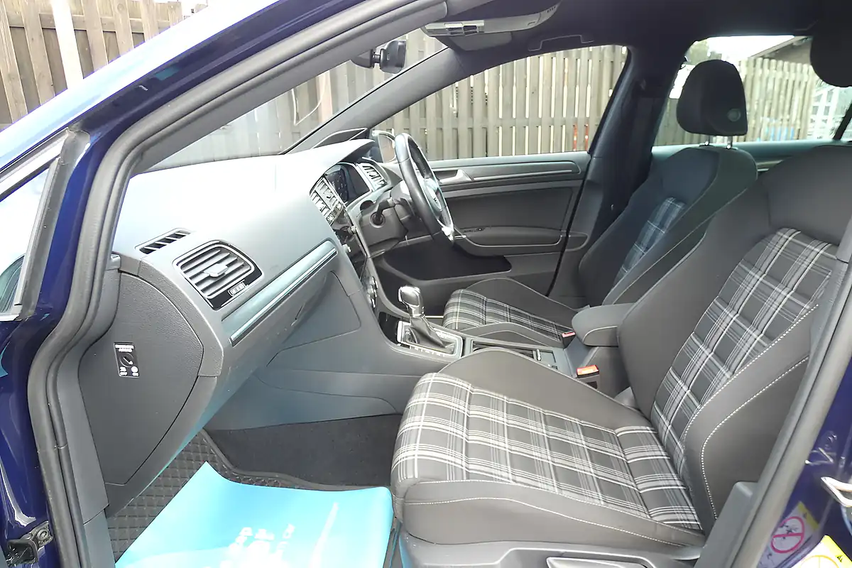 Used 2018 Volkswagen Golf Gtd Blue - Interior and Exterior details 6