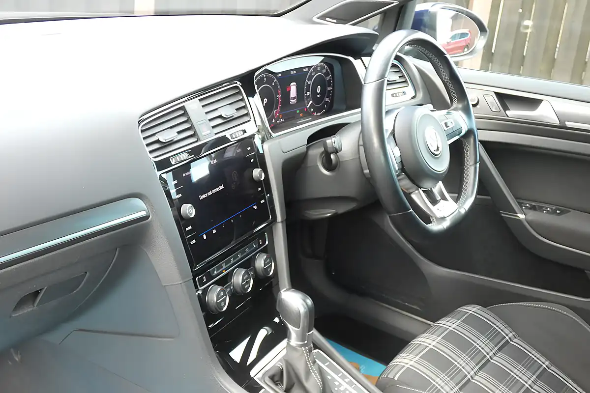 Used 2018 Volkswagen Golf Gtd Blue - Interior and Exterior details 7