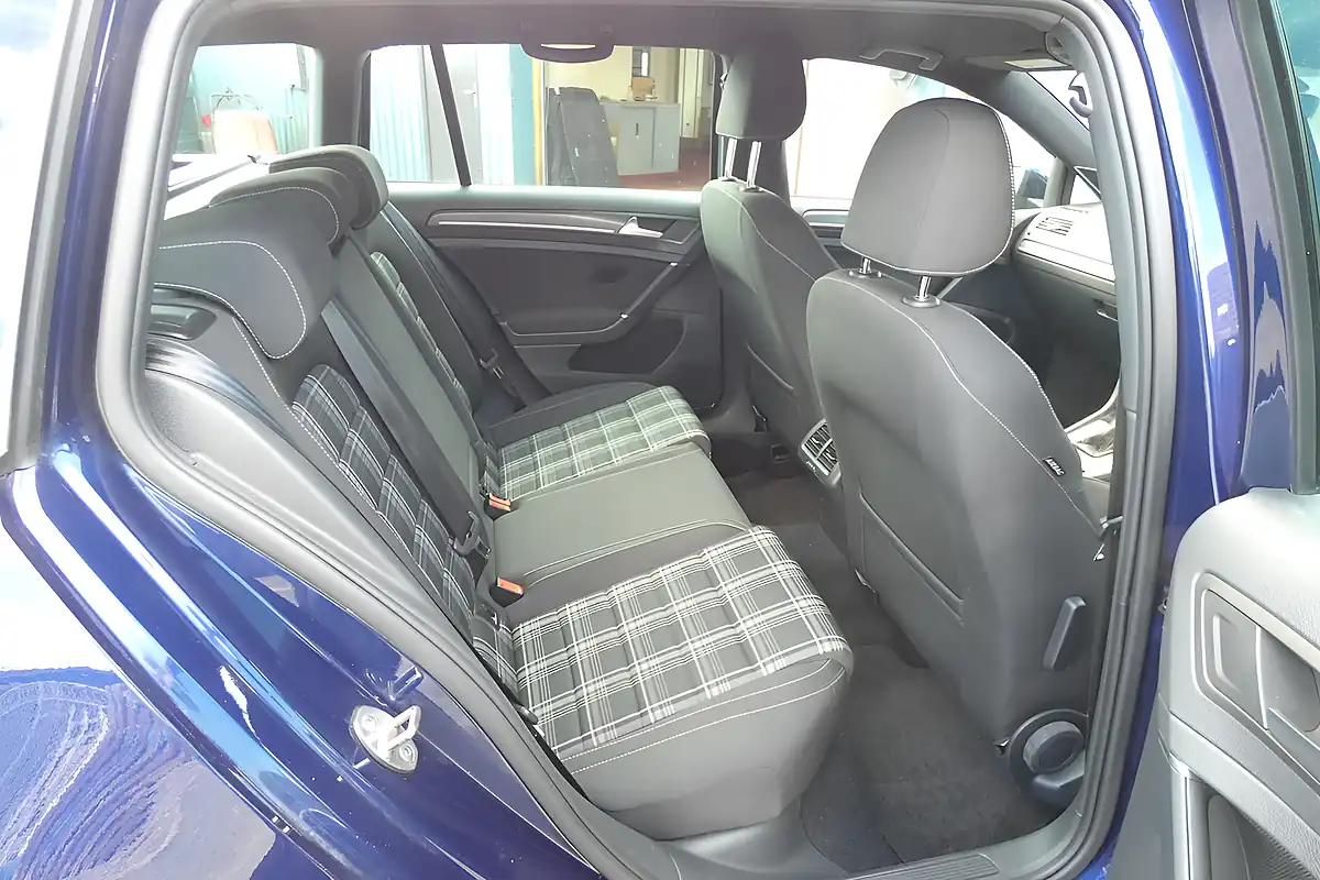 Used 2018 Volkswagen Golf Gtd Blue - Interior and Exterior details 9