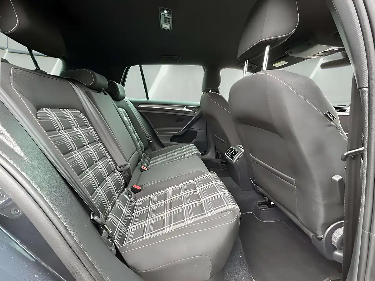 Used 2018 Volkswagen Golf Gtd Blue - Interior and Exterior details 15