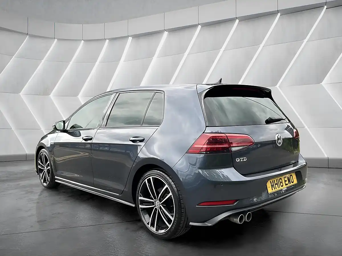 Used 2018 Volkswagen Golf Gtd Blue - Interior and Exterior details 9