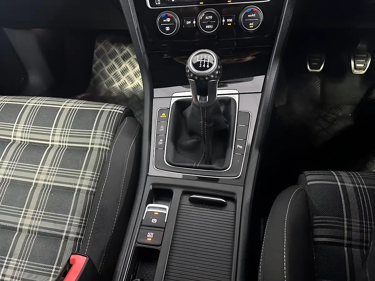 Used 2018 Volkswagen Golf Gtd Blue - Interior and Exterior details 14
