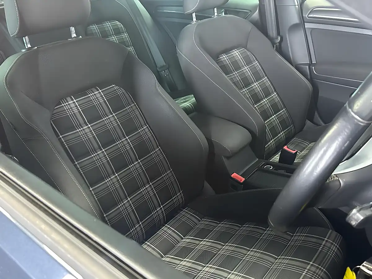 Used 2018 Volkswagen Golf Gtd Blue - Interior and Exterior details 15