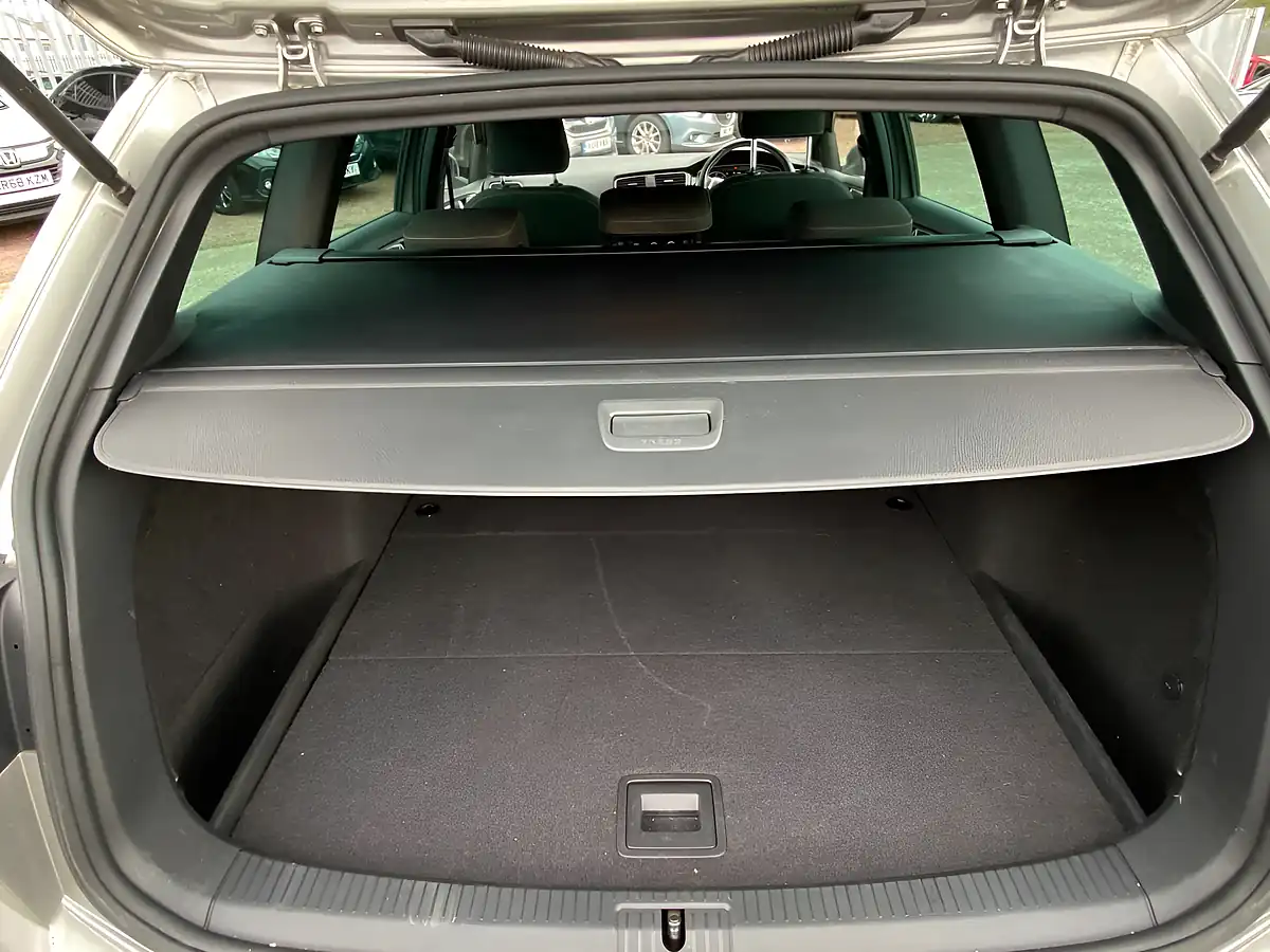Used 2018 Volkswagen Golf Gtd Blueline Silver - Interior and Exterior details 12