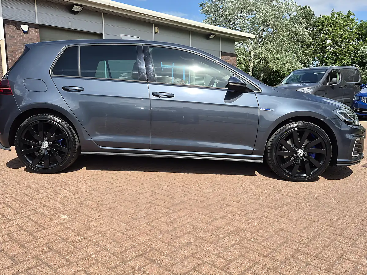 Used 2018 Volkswagen Golf Gte Advance Blue - Interior and Exterior details 4