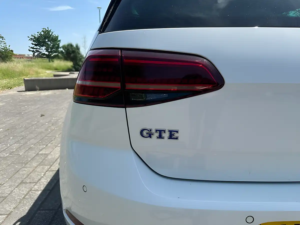 Used 2018 Volkswagen Golf Gte Advance White - Interior and Exterior details 11