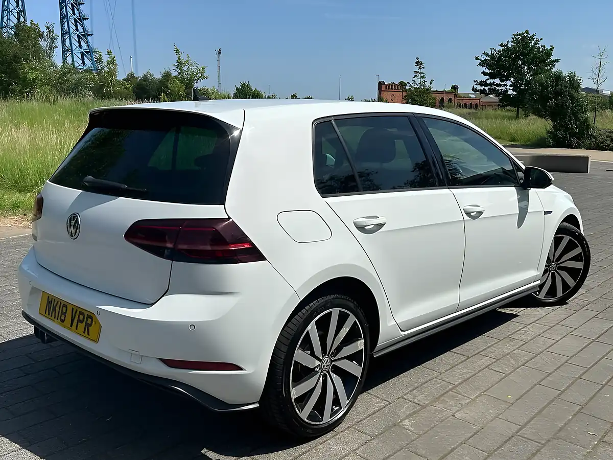 Used 2018 Volkswagen Golf Gte Advance White - Interior and Exterior details 15