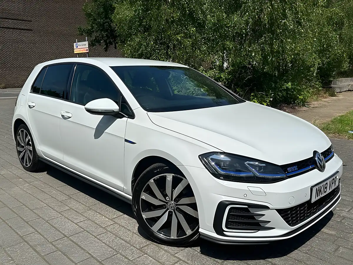 Used 2018 Volkswagen Golf Gte Advance White - Interior and Exterior details 16