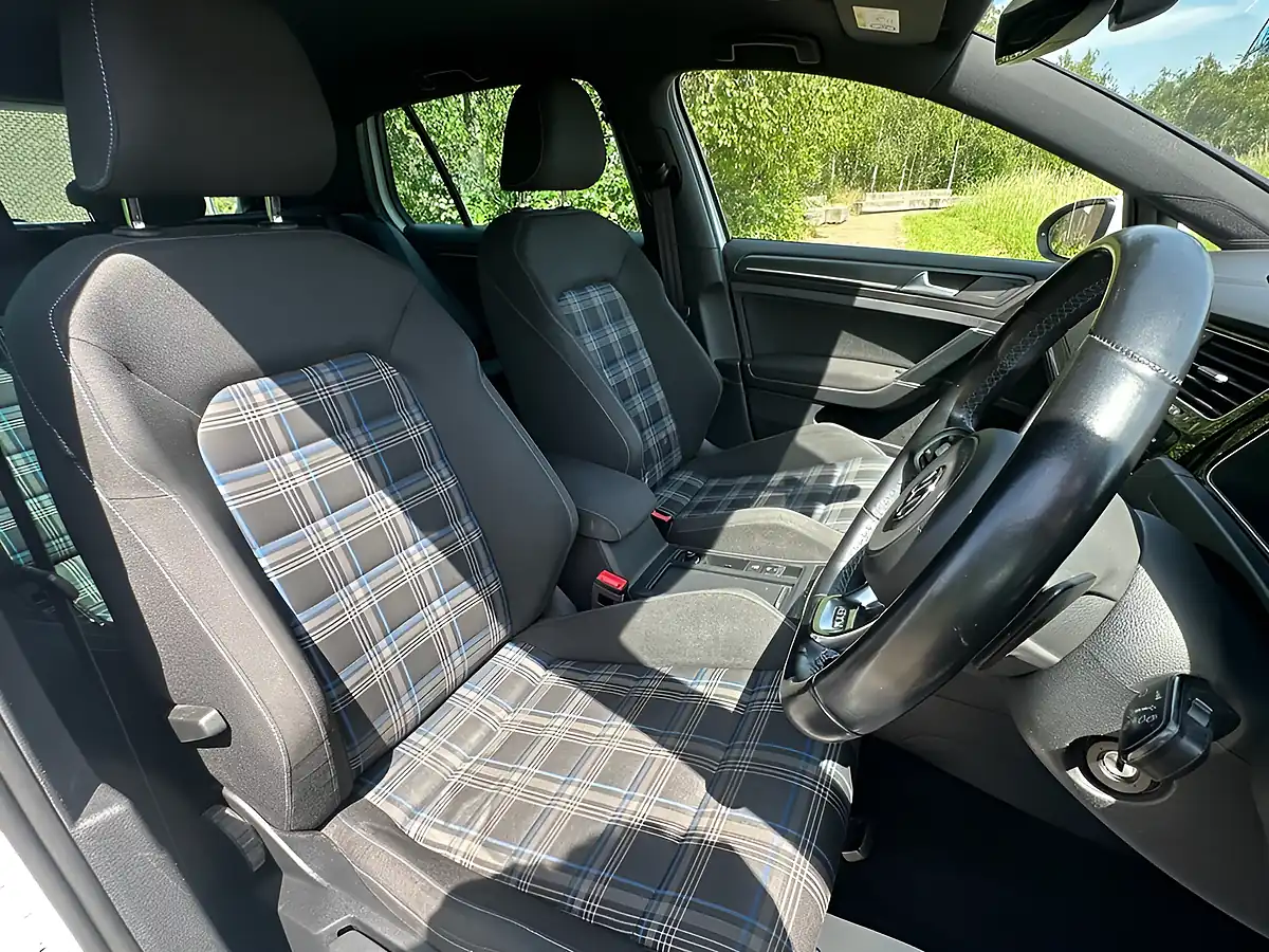 Used 2018 Volkswagen Golf Gte Advance White - Interior and Exterior details 19