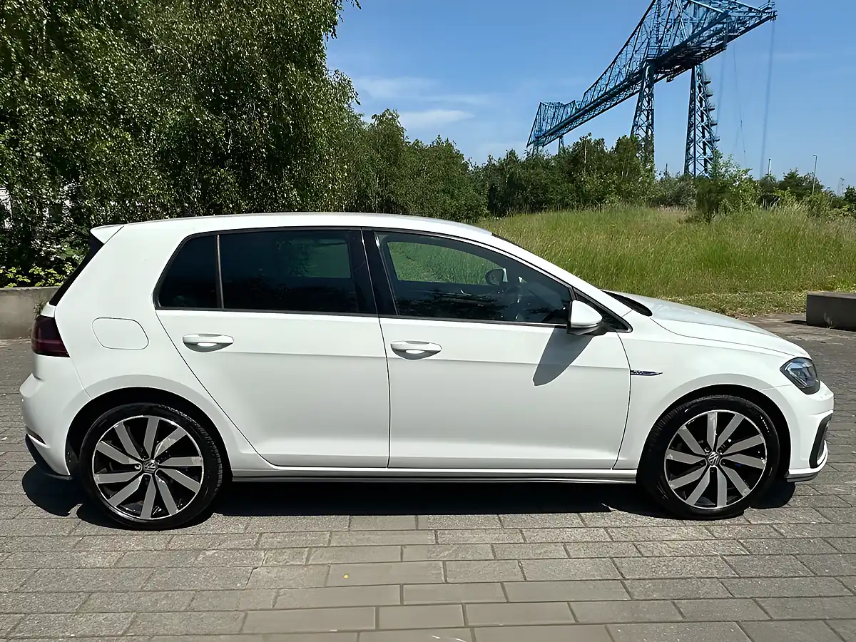Used 2018 Volkswagen Golf Gte Advance White - Interior and Exterior details 4