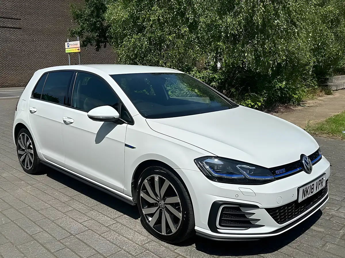 Used 2018 Volkswagen Golf Gte Advance White - Interior and Exterior details 5