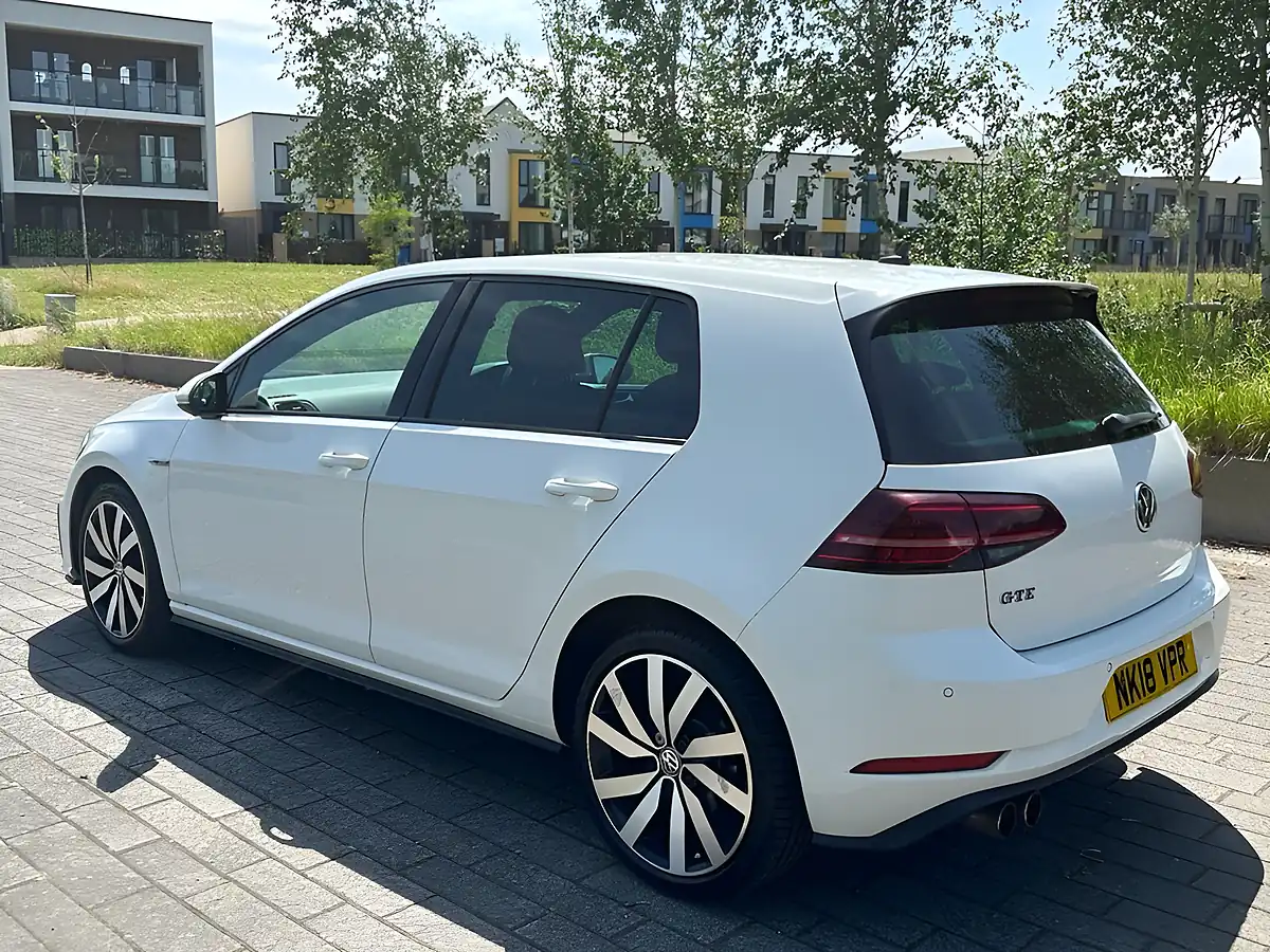 Used 2018 Volkswagen Golf Gte Advance White - Interior and Exterior details 7