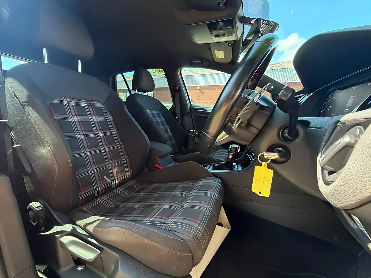 Used 2018 Volkswagen Golf GTI Blue - Interior and Exterior details 15