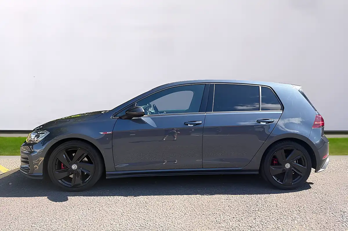 Used 2018 Volkswagen Golf GTI Blue - Interior and Exterior details 7